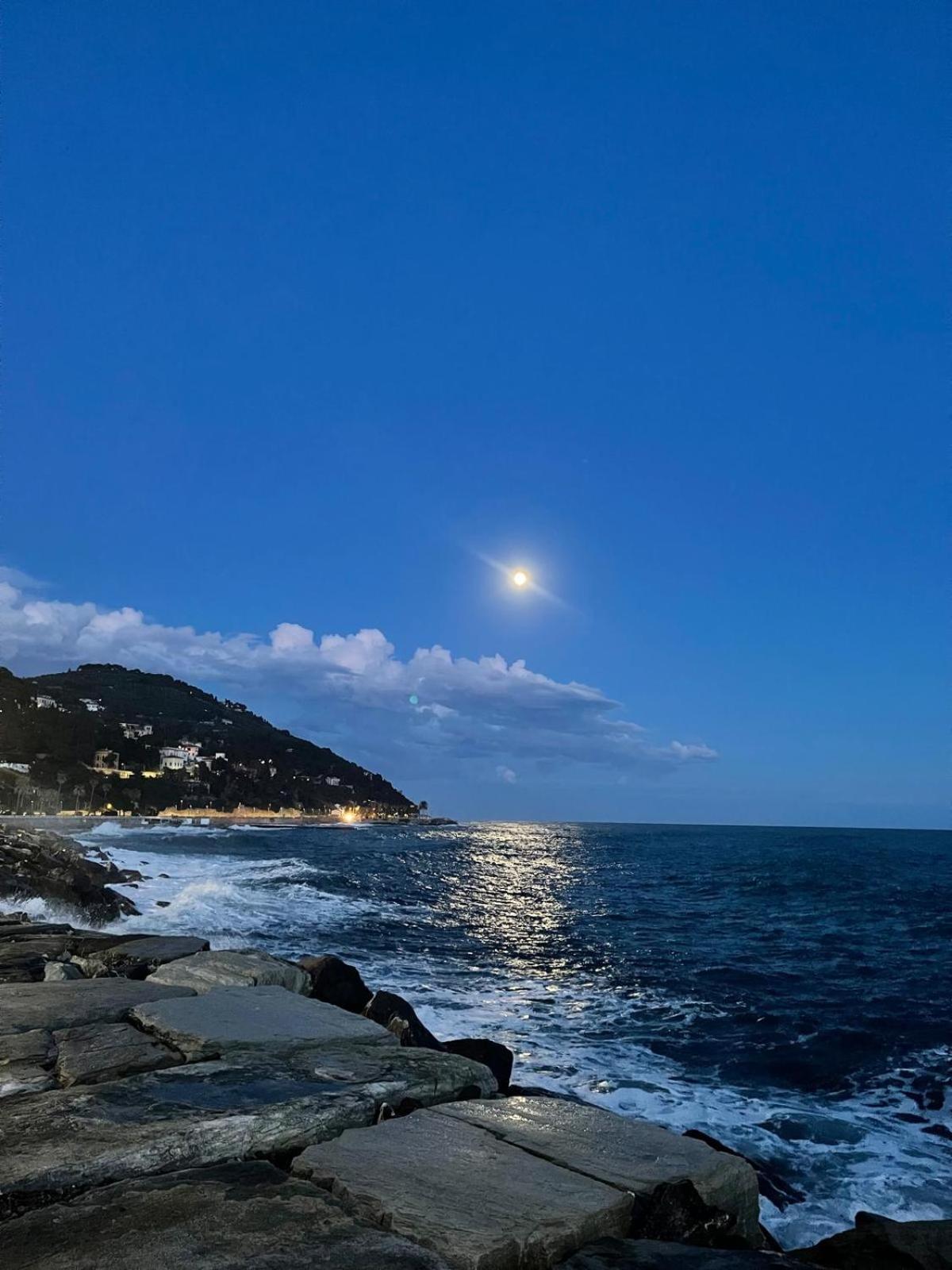 Casa Vacanza A 100 Metri Dal Mare Imperia Exterior foto